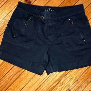 White House black market black shorts size 4 Mid-Rise Pret-A-Play Shorts